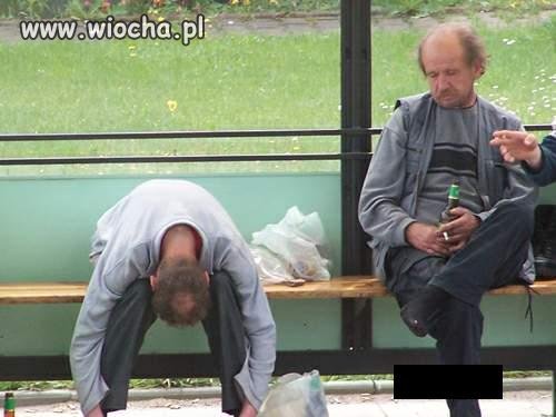 W oczekiwaniu na autobus