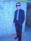 Buty nike'a, antywłamaniwe drzwi, papieros w rąsi