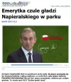 Ona go czule gładzi