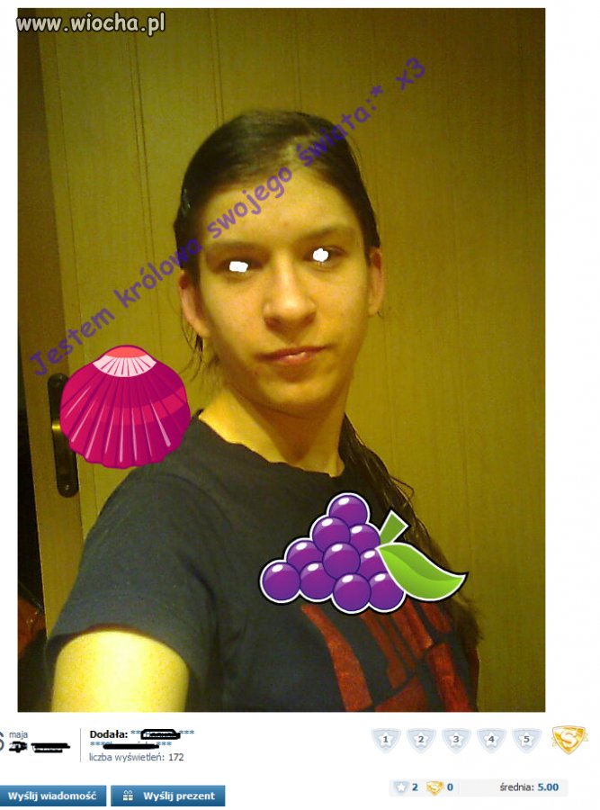 Ona ma 18naście lat.