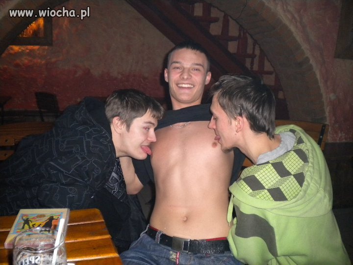 Koledzy w pubie