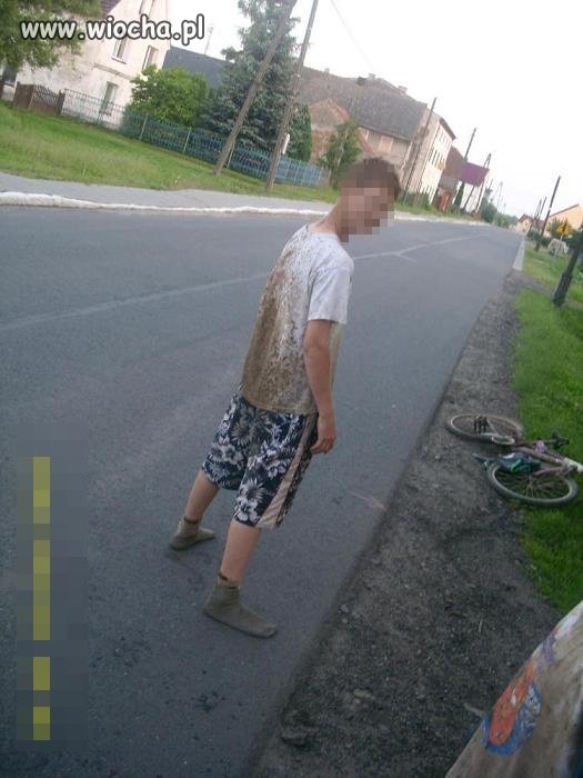 Koszula z błota(?) i te skarpety..