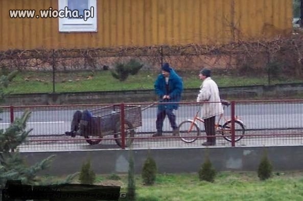Dobrzy koledzy zawsze cię odstawią po imprezie... 
