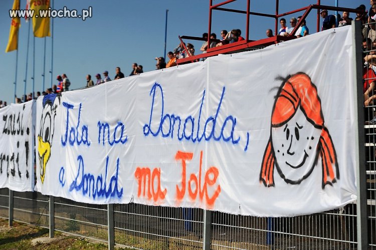 Wojna premiera z kibicami