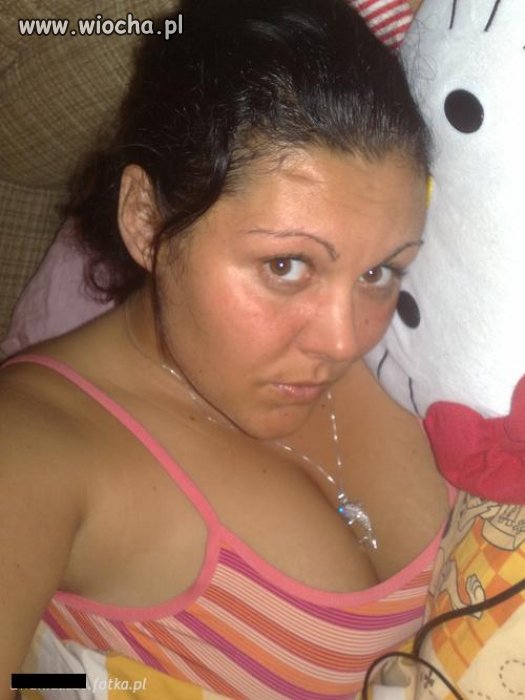 Świetna minka, hello kitty, i cyce na wierzchu. 