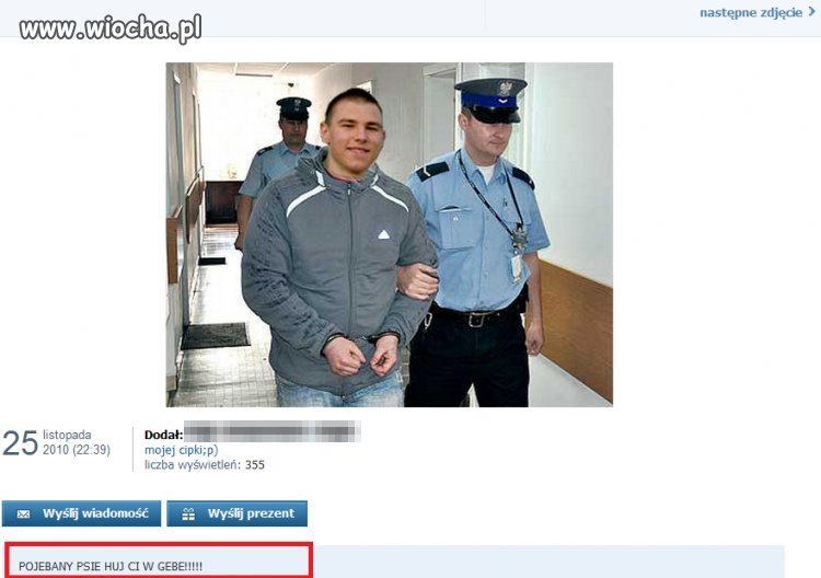 Gościu nawet w towarzystwie "psów" ma dobry humor