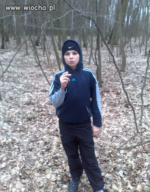 Szluga jest, dres jest. Chłopak ma 12 lat. 