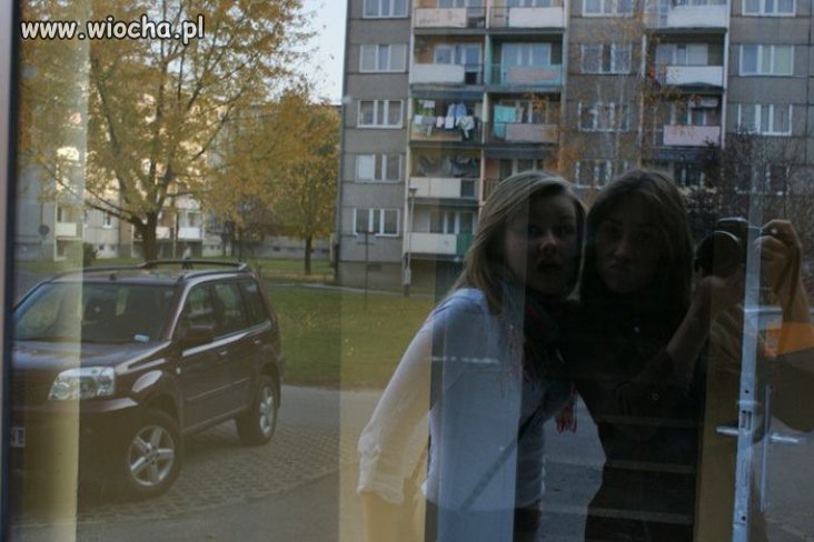 Słit focia w szybie i szpan na samochód rodziców