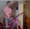 Sweet boy na swoim pink rumaku 