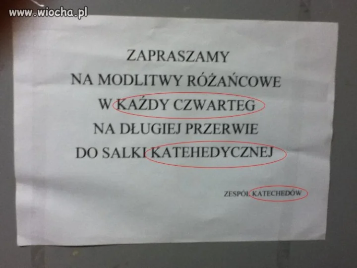 Na drzwiach od salki katechetycznej 
