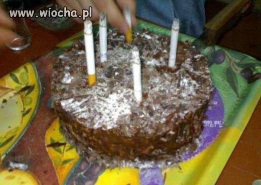 Tort i nowoczesne świeczki