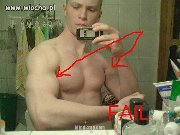 Chciał pokazać bicepsy, ale nie wyszło