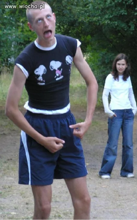 Ale gangster w koszulce Snoopy 
