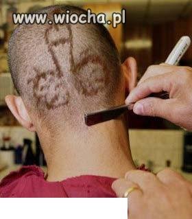 Bo moda z wycinaniem jp na włosach odchodzi w dal