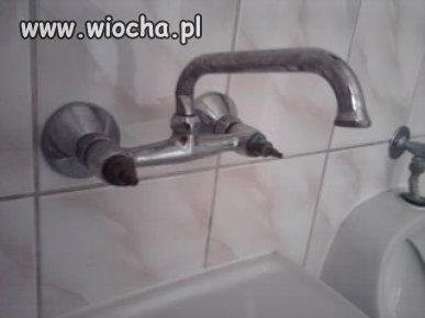 Tak wygladają krany w naszych szkołach
