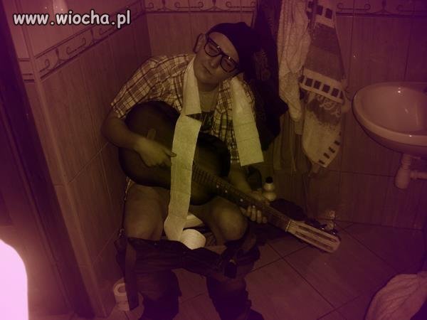Piciorek+kibel+srajtasma=WIOCHA