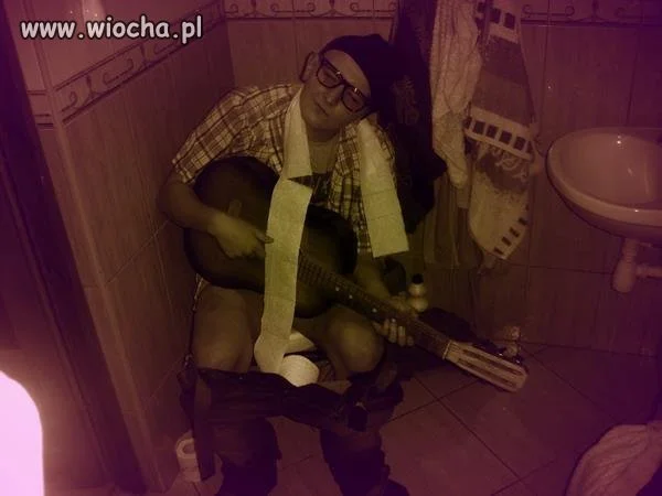 Piciorek+kibel+srajtasma=WIOCHA