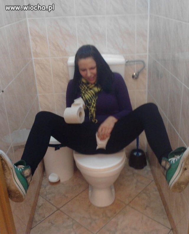 16 lat and sweet focie w szkolnym WC ..