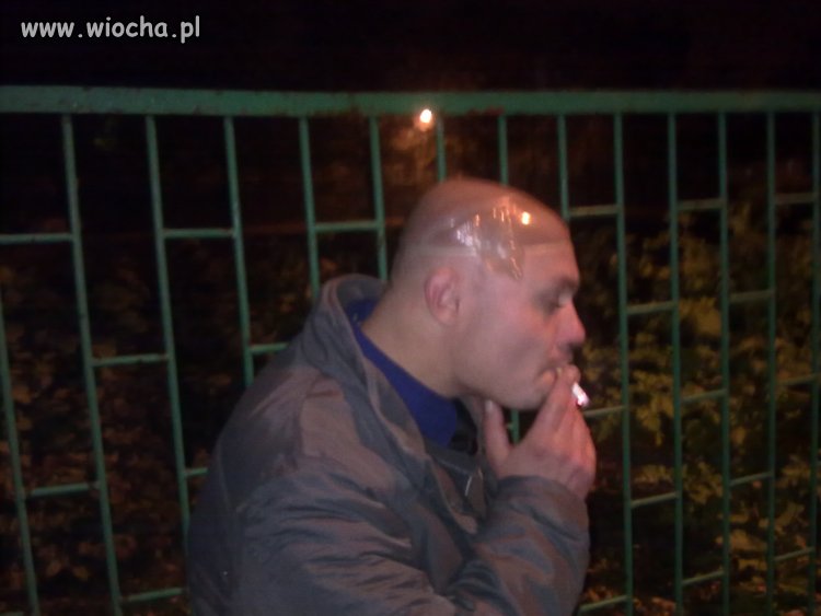 Takie tam z prezerwatywą, ćmik i krawacik xD