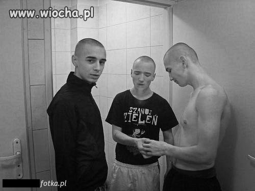 Dresy Palą W Szkolnej Łazience 