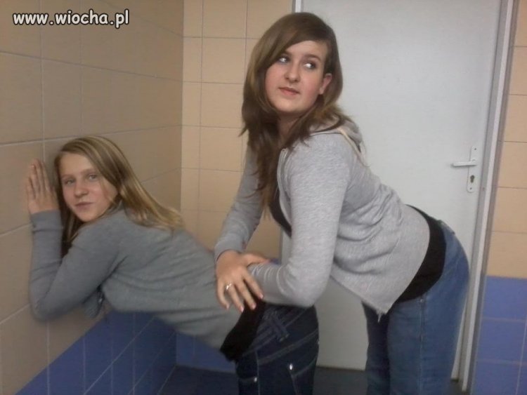Nastolatki w gimnazjum uczą się do zawodu 