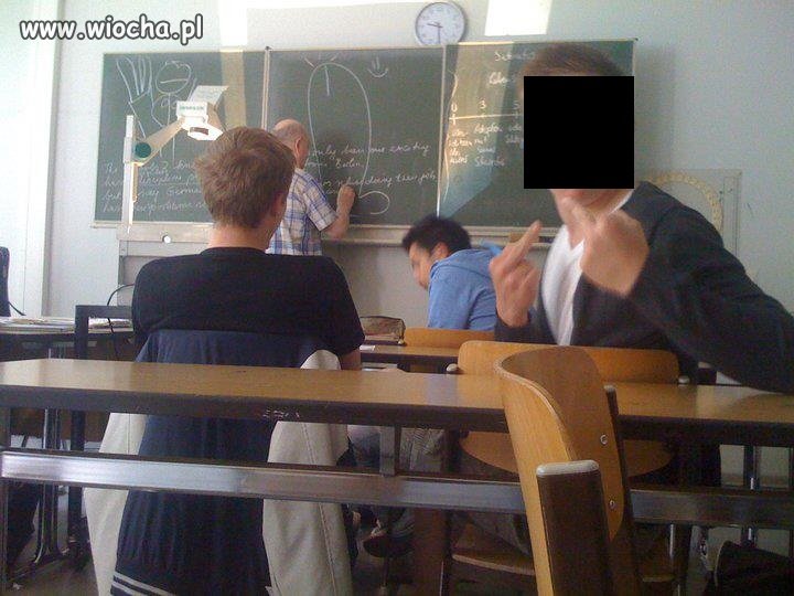 Nauczyciel piszący po kutasie 