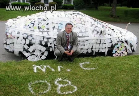Czym on se oblepił to auto?