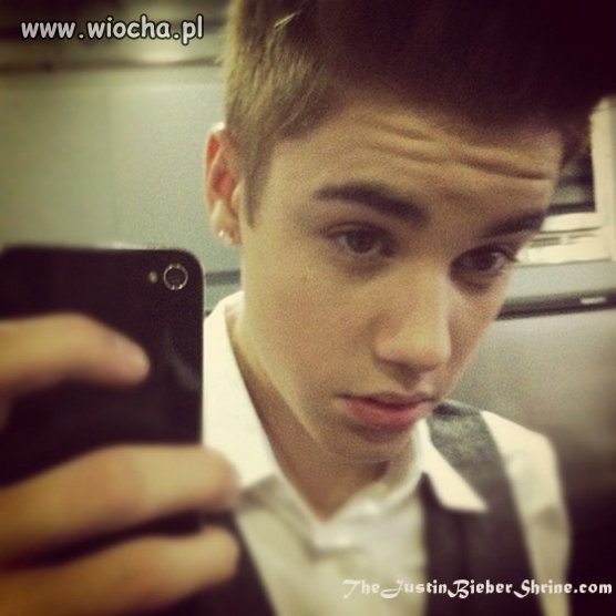 JUSTIN BIEBER