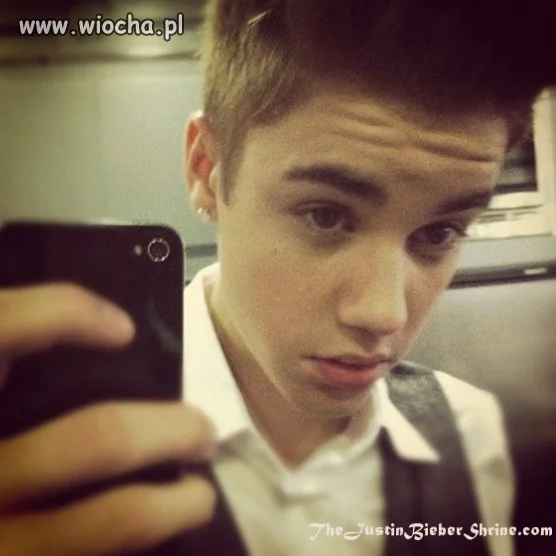 JUSTIN BIEBER