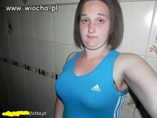 Twarz jak orangutan,cycki no i włochy pod pachami.