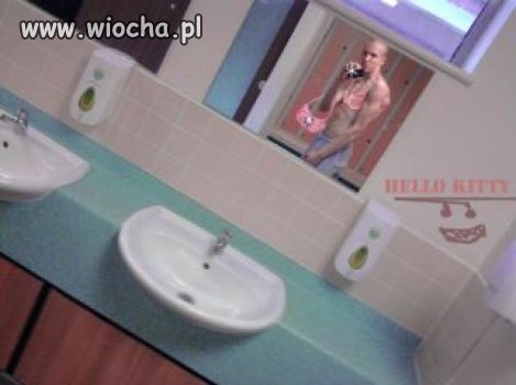 Maczo z cyckonoszem