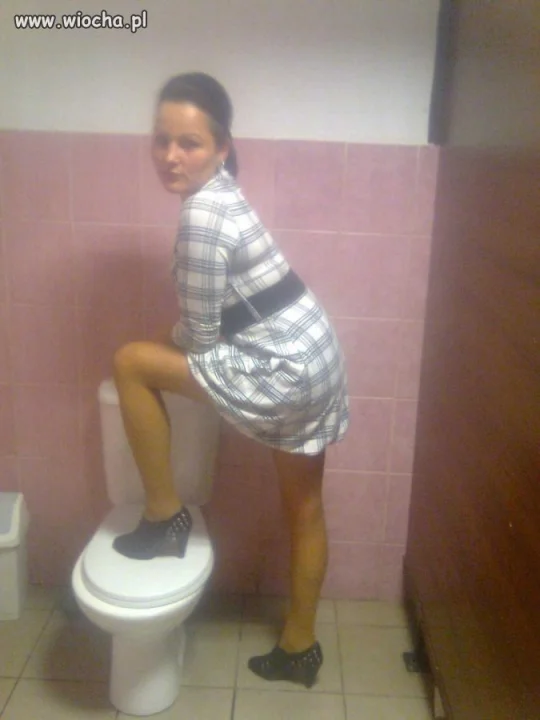 Nie ma to jak focia w wc 