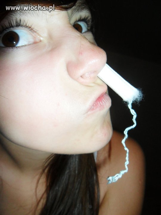 Tampon w nosie i szpan na facebooku