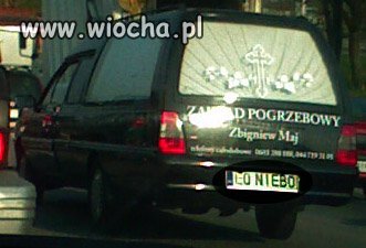 Tablica rejestracyjna mówi sama za siebie