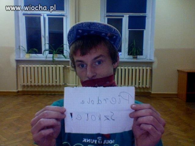 P*dole szkołe, jest idiotą i jeszcze o tym nie wie