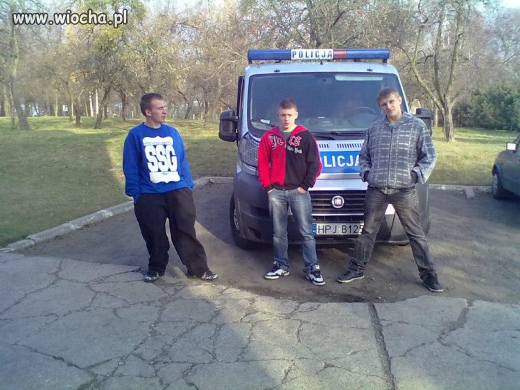 Lans przy samochodzie policji