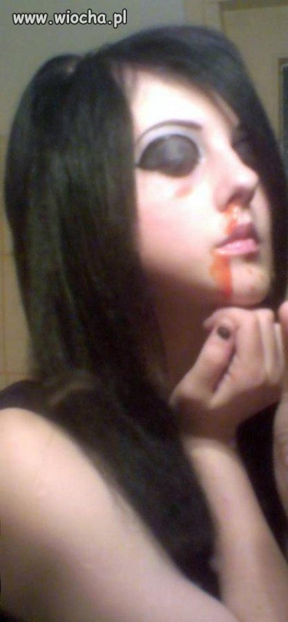 "Wleję sobie ketchup do nosa