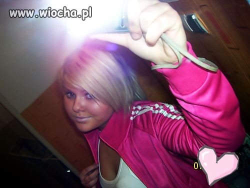 Kilo tapety na twarzy, coś różowego, odrosty