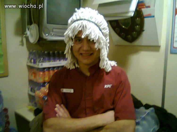 Nowa fryzura pracownika KFC