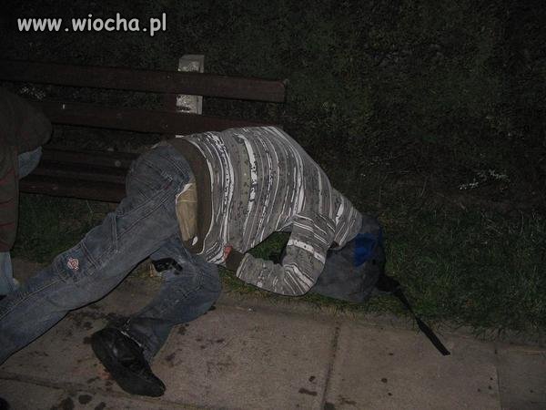 18-latek, lansuje się tym, że jest żulem..