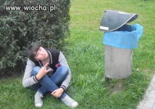 Niema to jak sweet focia z koszem na śmieci ...