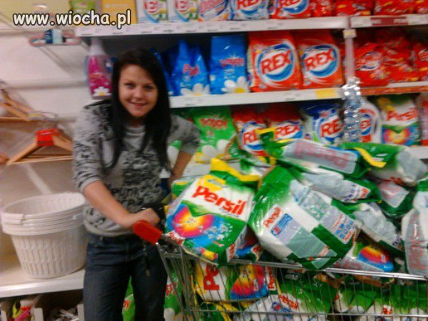 Zakupy w Tesco po północy.