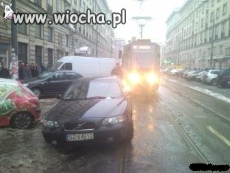 Na miejscu motorniczego nie zatrzymałbym się.
