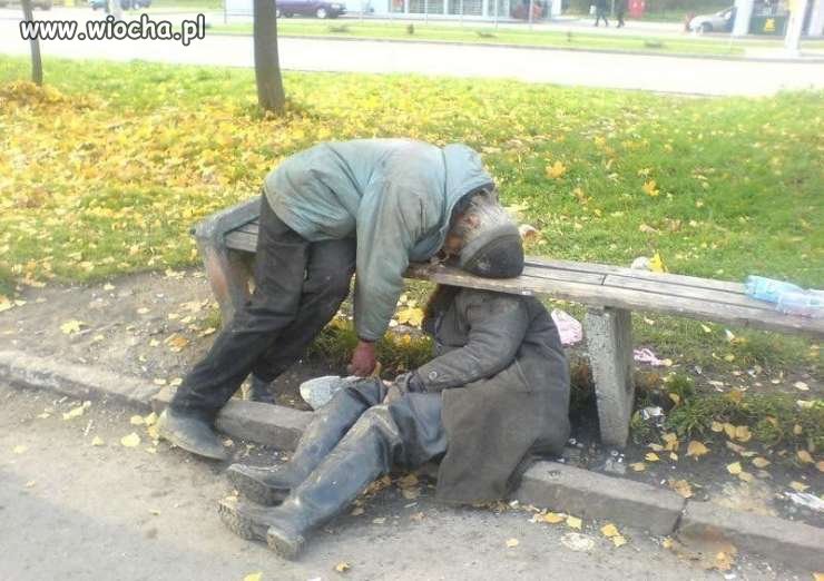 Troszkę wygięło kolesi 