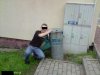 Nie ma jak to fotka z koszem na śmieci