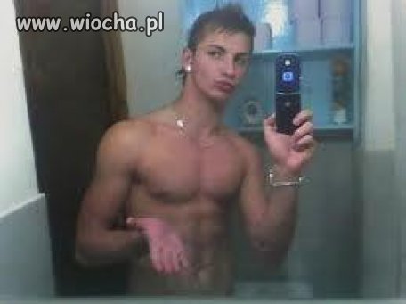 Macho przed lustrem