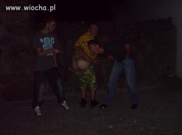 Paluszkiem w dziurkę... 