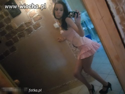 Tu ją powyginało ale twarz nadal sparaliżowana 