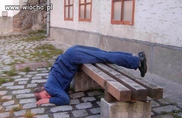Ale się spił dziadzicho...