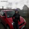 Dziunia ma samochód i musi się pochwalić 